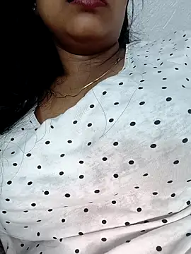 Snapshot of Hot-Tinaa chatting on April 7, 2026, 12:33 am Hot-Tinaa online show from April 7, 2026, 12:33 am