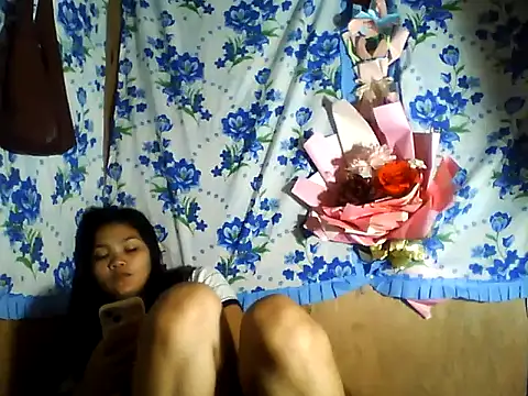 PinaySkinnyJust18 online show from May 23, 2026, 2:06 am