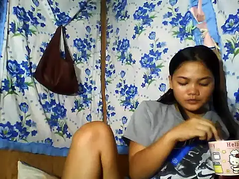 Snapshot of PinaySkinnyJust18 chatting on June 21, 2026, 10:01 pm PinaySkinnyJust18 online show from June 21, 2026, 10:01 pm