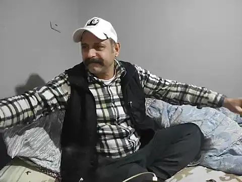 Snapshot of Biracikral chatting on February 3, 2026, 5:18 pm Biracikral online show from February 3, 2026, 5:18 pm