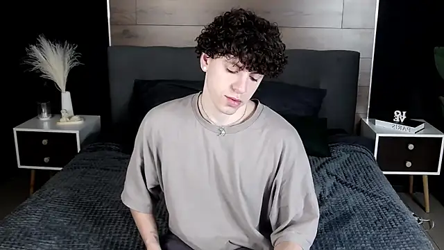 Snapshot of TylerGibson chatting on February 20, 2026, 3:03 am TylerGibson online show from February 20, 2026, 3:03 am