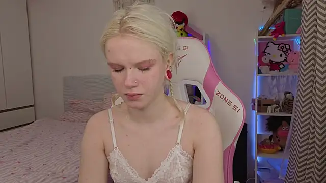 Mia WaterFall online show from March 29, 2026, 3:28 am