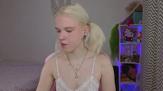 Mia WaterFall online show from April 15, 2026, 3:13 am