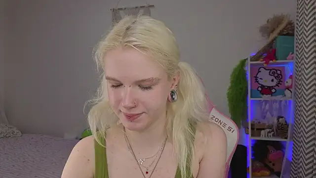 Snapshot of Mia_WaterFall chatting on April 22, 2026, 3:09 am Mia WaterFall online show from April 22, 2026, 3:09 am