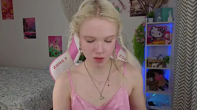 Snapshot of Mia_WaterFall chatting on May 13, 2026, 3:15 am Mia WaterFall online show from May 13, 2026, 3:15 am
