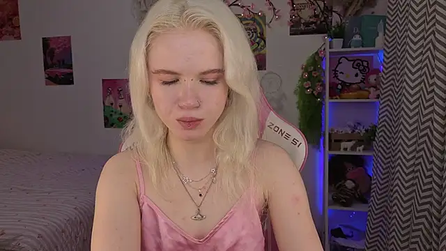 Snapshot of Mia_WaterFall chatting on May 17, 2026, 3:15 am Mia WaterFall online show from May 17, 2026, 3:15 am