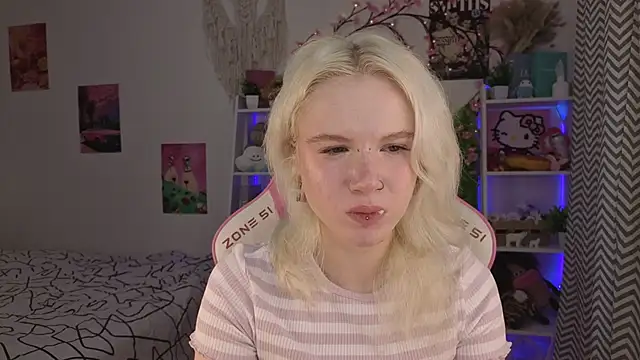 Snapshot of Mia_WaterFall chatting on May 28, 2026, 3:26 am Mia WaterFall online show from May 28, 2026, 3:26 am