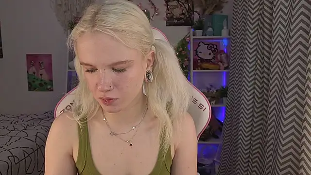 Snapshot of Mia_WaterFall chatting on May 29, 2026, 3:26 am Mia WaterFall online show from May 29, 2026, 3:26 am