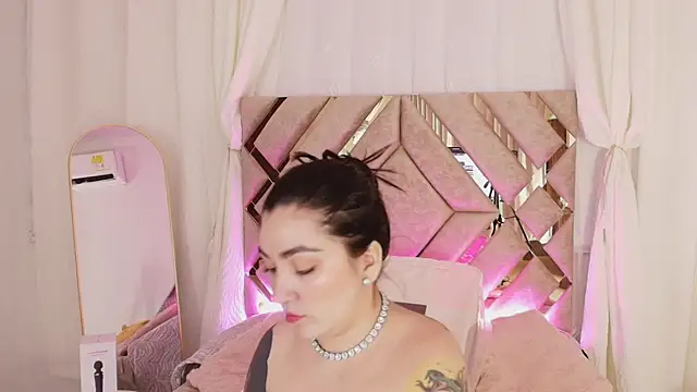 Snapshot of KathiaJenner chatting on April 14, 2026, 11:27 am KathiaJenner online show from April 14, 2026, 11:27 am