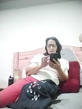 RosseLaure online show from February 7, 2026, 1:42 am