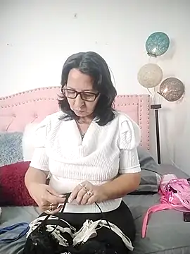 RosseLaure online show from February 13, 2026, 2:07 am