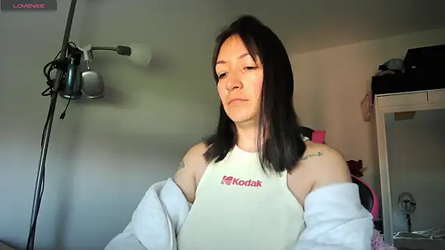 Snapshot of Yulian_Milf chatting on April 25, 2026, 8:06 am Yulian Milf online show from April 25, 2026, 8:06 am