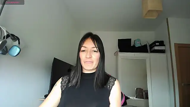 Snapshot of Yulian_Milf chatting on May 2, 2026, 11:26 am Yulian Milf online show from May 2, 2026, 11:26 am