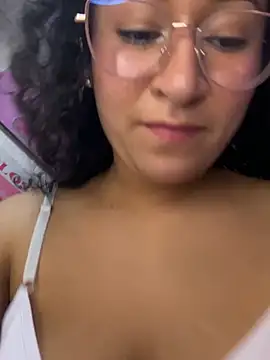 Snapshot of Dany_Moon_ chatting on February 3, 2026, 6:22 am Dany Moon online show from February 3, 2026, 6:22 am