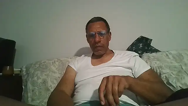 swimmer2496 online show from February 18, 2026, 8:10 am