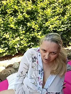 MaskedQueen77 online show from July 12, 2026, 1:13 pm