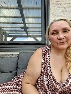 MaskedQueen77 online show from July 13, 2026, 3:37 pm