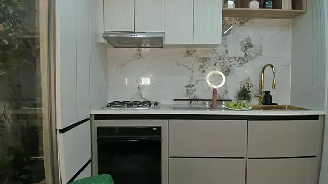 Zoe borgues online show from March 17, 2026, 9:07 pm