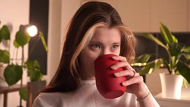 Snapshot of EleniRoeber chatting on February 24, 2026, 3:32 pm EleniRoeber online show from February 24, 2026, 3:32 pm