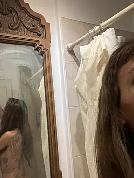 luxxlola online show from February 3, 2026, 7:13 am