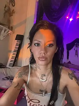 Snapshot of luxxlola chatting on June 28, 2026, 1:50 pm luxxlola online show from June 28, 2026, 1:50 pm
