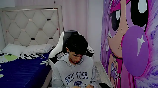 Akyra latinn online show from February 2, 2026, 12:15 pm