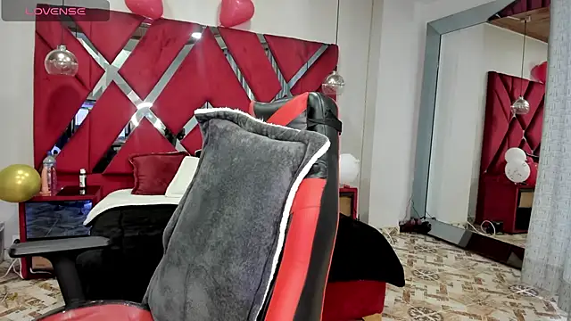 Snapshot of Lucia_24x chatting on February 18, 2026, 12:23 pm Lucia 24x online show from February 18, 2026, 12:23 pm