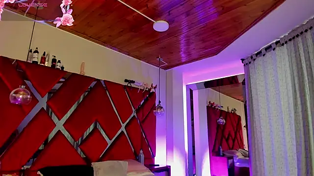 Snapshot of Lucia_24x chatting on March 6, 2026, 12:12 pm Lucia 24x online show from March 6, 2026, 12:12 pm