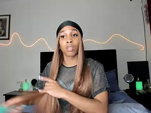 Snapshot of YourDreamReal chatting on February 6, 2026, 1:10 am YourDreamReal online show from February 6, 2026, 1:10 am