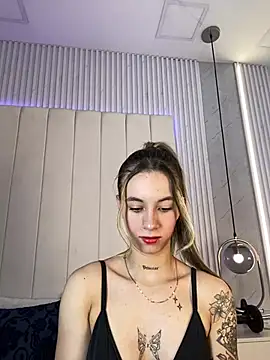 JuliaColemann online show from February 5, 2026, 12:21 pm