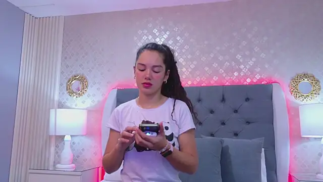 Snapshot of RoxanaAngel chatting on February 10, 2026, 1:48 pm RoxanaAngel online show from February 10, 2026, 1:48 pm