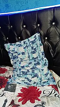 juanmaur22 online show from February 22, 2026, 9:46 pm