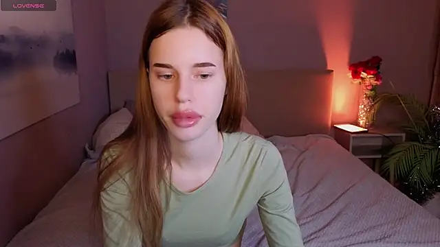 Anna Lumina online show from April 1, 2026, 8:17 pm