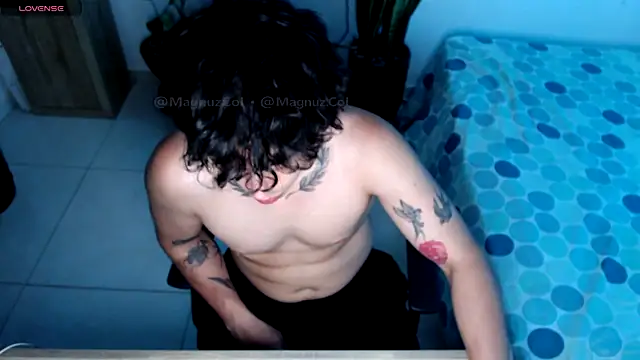 Magnuz Col online show from April 14, 2026, 4:07 am