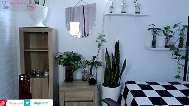 Snapshot of Magnuz_Col chatting on May 12, 2026, 7:33 pm Magnuz Col online show from May 12, 2026, 7:33 pm
