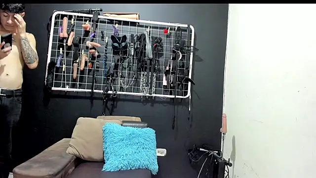 Slave Melany bdsm online show from May 21, 2026, 1:07 pm