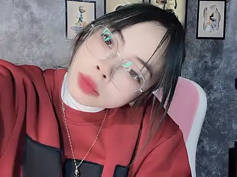 Suki 99 online show from February 25, 2026, 3:43 pm