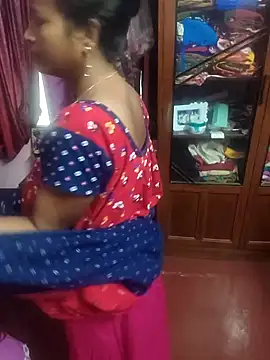 Snapshot of Little-Roshni chatting on April 8, 2026, 1:16 am Little-Roshni online show from April 8, 2026, 1:16 am