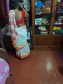 Snapshot of Little-Roshni chatting on April 13, 2026, 5:40 pm Little-Roshni online show from April 13, 2026, 5:40 pm