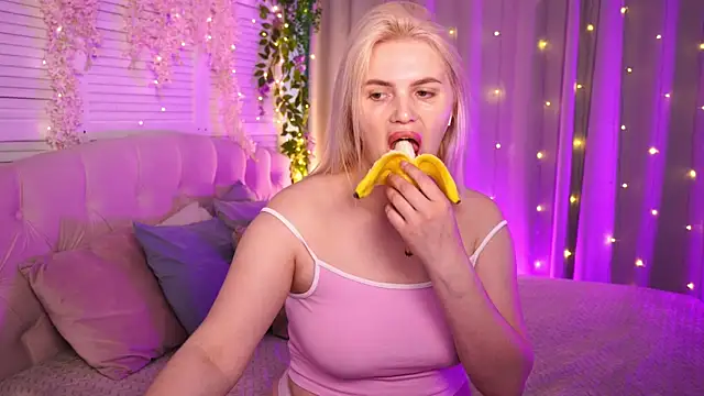 Snapshot of AmeliaWeells chatting on May 15, 2026, 3:57 am AmeliaWeells online show from May 15, 2026, 3:57 am