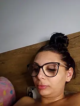 Snapshot of HiddendesireXO01 chatting on February 12, 2026, 10:27 pm HiddendesireXO01 online show from February 12, 2026, 10:27 pm