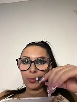 Snapshot of HiddendesireXO01 chatting on February 20, 2026, 9:54 am HiddendesireXO01 online show from February 20, 2026, 9:54 am