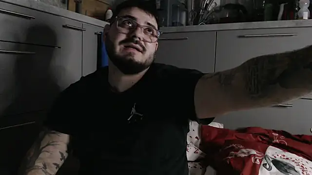 Snapshot of HiddendesireXO01 chatting on February 24, 2026, 8:18 pm HiddendesireXO01 online show from February 24, 2026, 8:18 pm