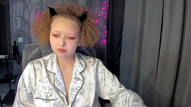 Snapshot of Senya_Sol chatting on June 27, 2026, 10:37 pm Senya Sol online show from June 27, 2026, 10:37 pm