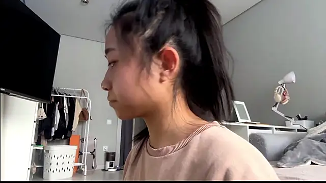 SweetMiaXO online show from February 2, 2026, 4:22 am