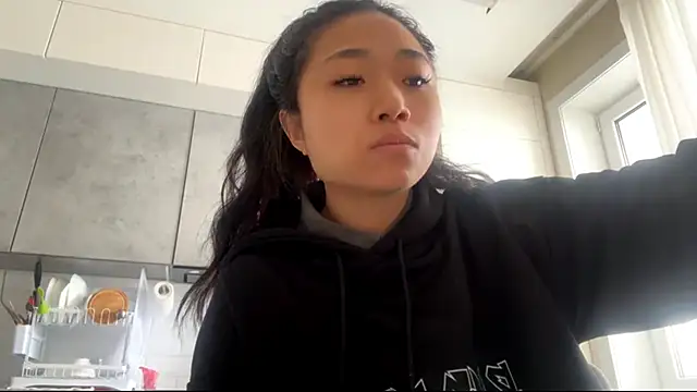 SweetMiaXO online show from March 12, 2026, 2:07 am