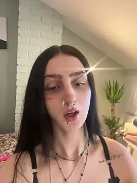 bellaxlauren online show from March 24, 2026, 3:50 pm