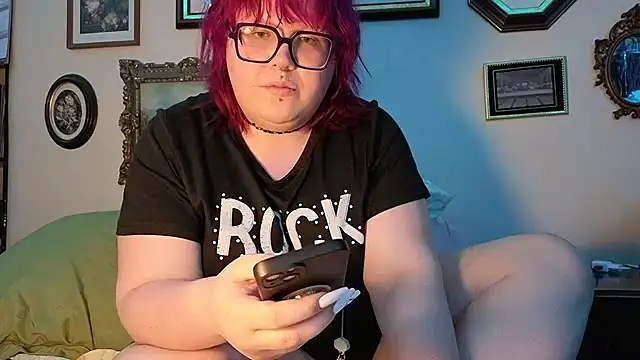 Snapshot of ProfaneHekate chatting on May 4, 2026, 9:44 pm ProfaneHekate online show from May 4, 2026, 9:44 pm