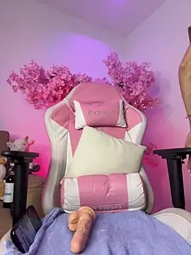 Snapshot of Doll_Luna_ chatting on February 10, 2026, 3:21 am Doll Luna online show from February 10, 2026, 3:21 am