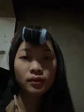 Snapshot of Lyn-be99 chatting on February 1, 2026, 1:15 am Lyn-be99 online show from February 1, 2026, 1:15 am